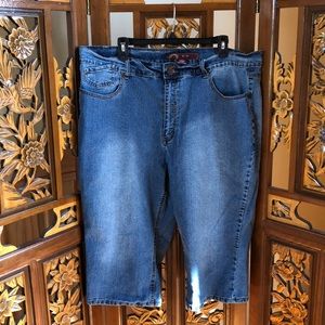 U-51 Denim Capris Size 22